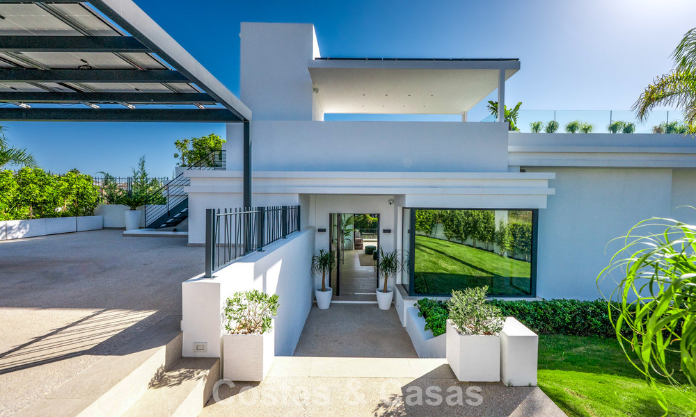 Villa contemporaine impressionnante à vendre en première ligne de golf sur la New Golden Mile entre Marbella et Estepona 791411