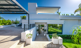 Villa contemporaine impressionnante à vendre en première ligne de golf sur la New Golden Mile entre Marbella et Estepona 791411 