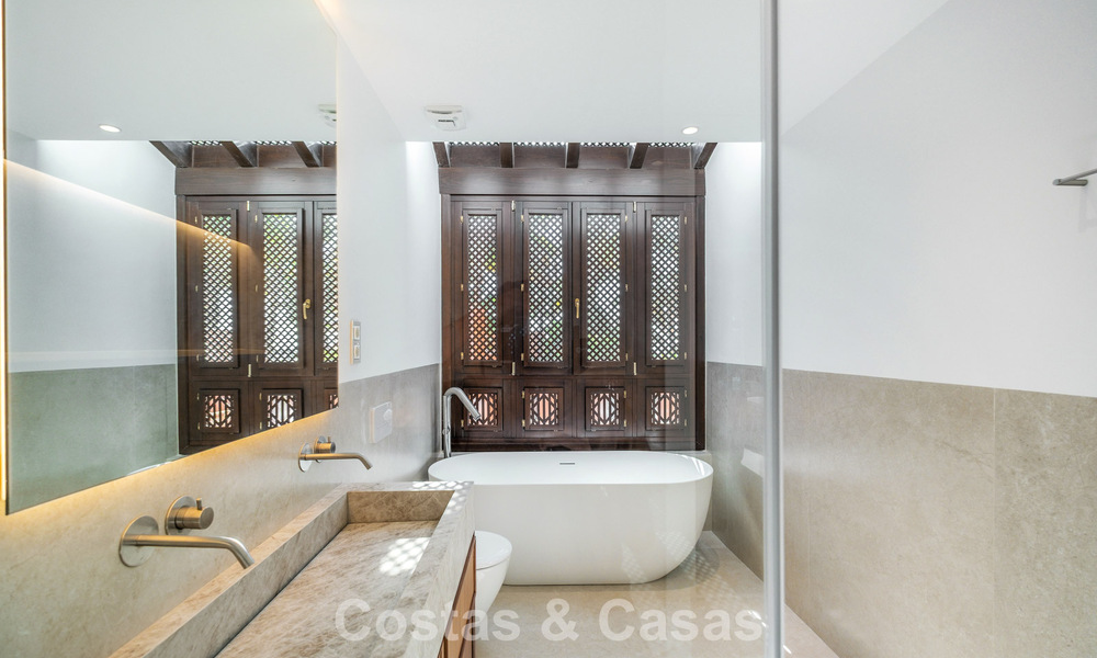 Superbe maison de ville rénovée de 4 chambres à vendre dans une résidence sécurisée sur la Golden Mile de Marbella 791313