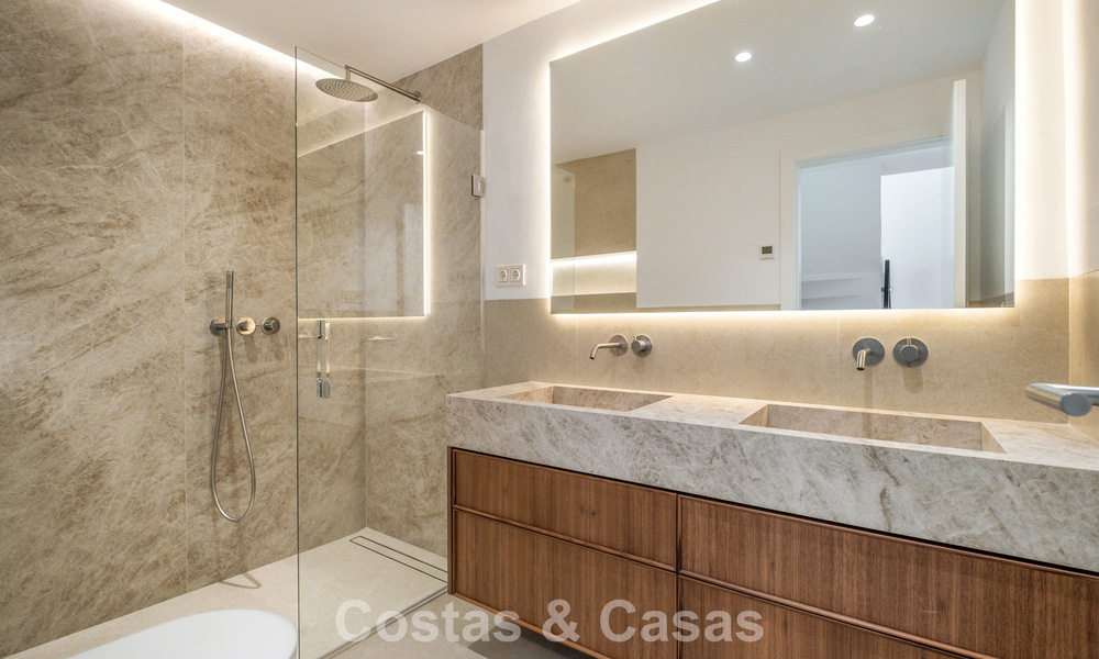 Superbe maison de ville rénovée de 4 chambres à vendre dans une résidence sécurisée sur la Golden Mile de Marbella 791320