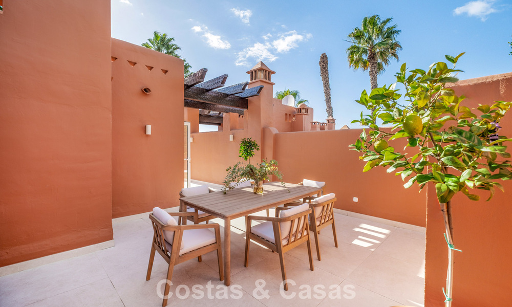 Superbe maison de ville rénovée de 4 chambres à vendre dans une résidence sécurisée sur la Golden Mile de Marbella 791322