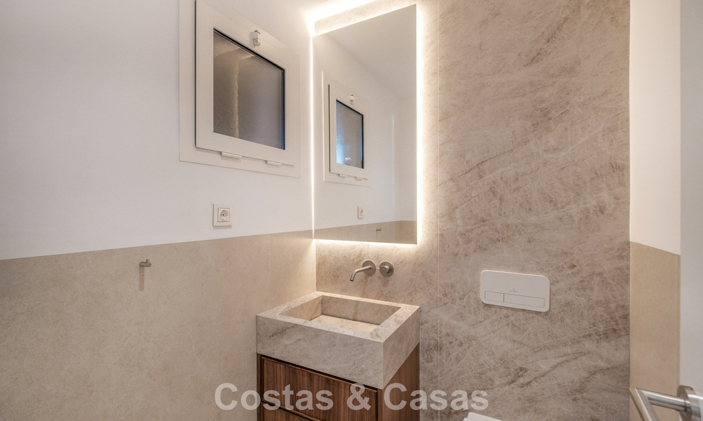 Superbe maison de ville rénovée de 4 chambres à vendre dans une résidence sécurisée sur la Golden Mile de Marbella 791335