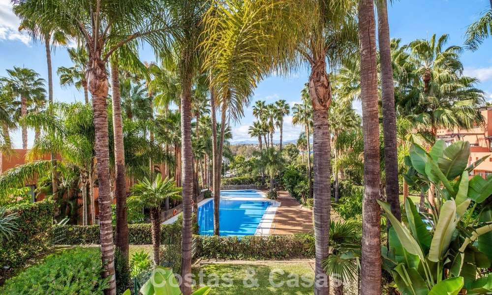 Maison de ville de luxe modernisée de 4 chambres à vendre sur le Golden Mile de Marbella 791344