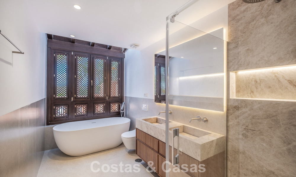 Maison de ville de luxe modernisée de 4 chambres à vendre sur le Golden Mile de Marbella 791345