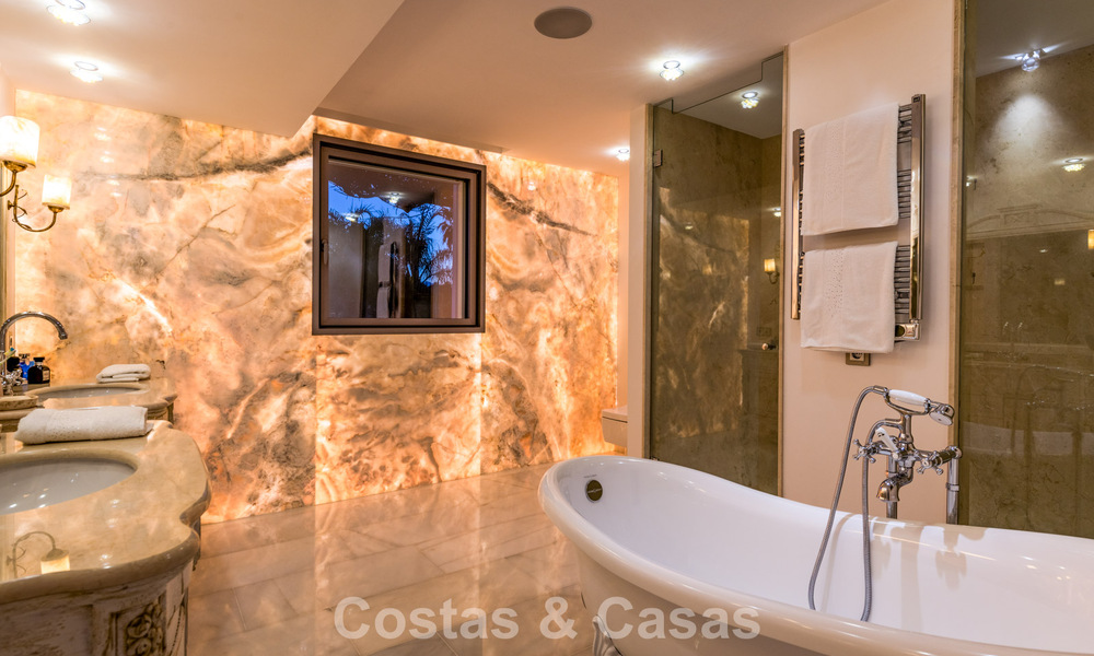 Villa exclusive à vendre, en première ligne de golf, dans une urbanisation prestigieuse à Nueva Andalucía, Marbella 791438