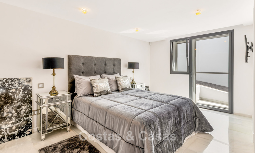 Villa exclusive à vendre, en première ligne de golf, dans une urbanisation prestigieuse à Nueva Andalucía, Marbella 791478