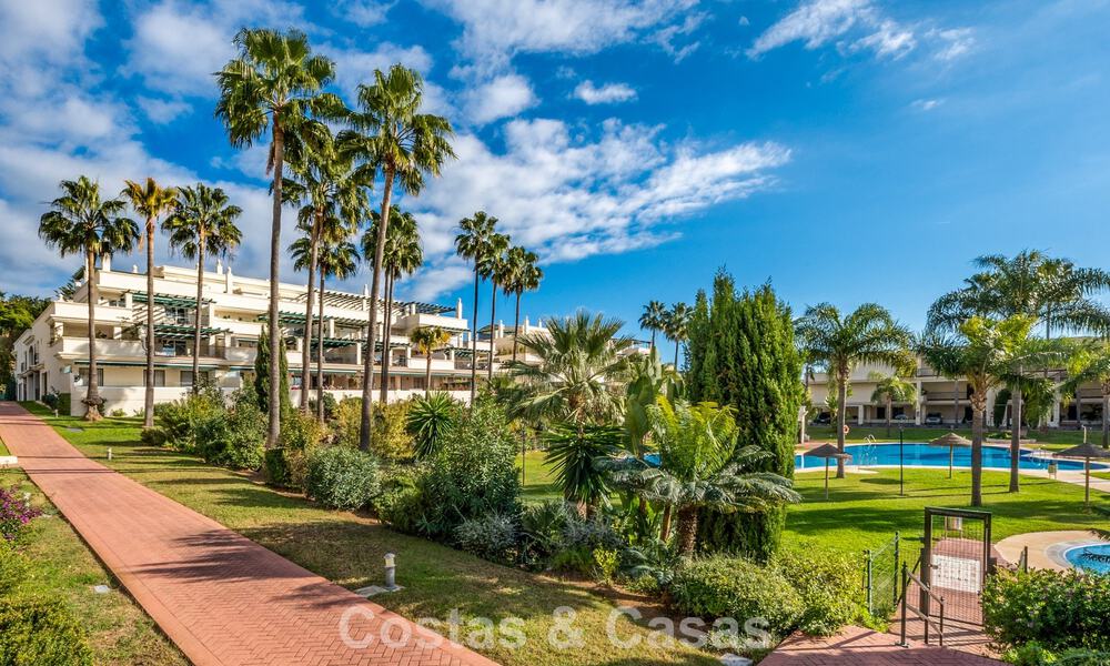 Appartement contemporain rénové à vendre à Nueva Andalucía, à distance de marche de la plage et de Puerto Banús, Marbella 790889