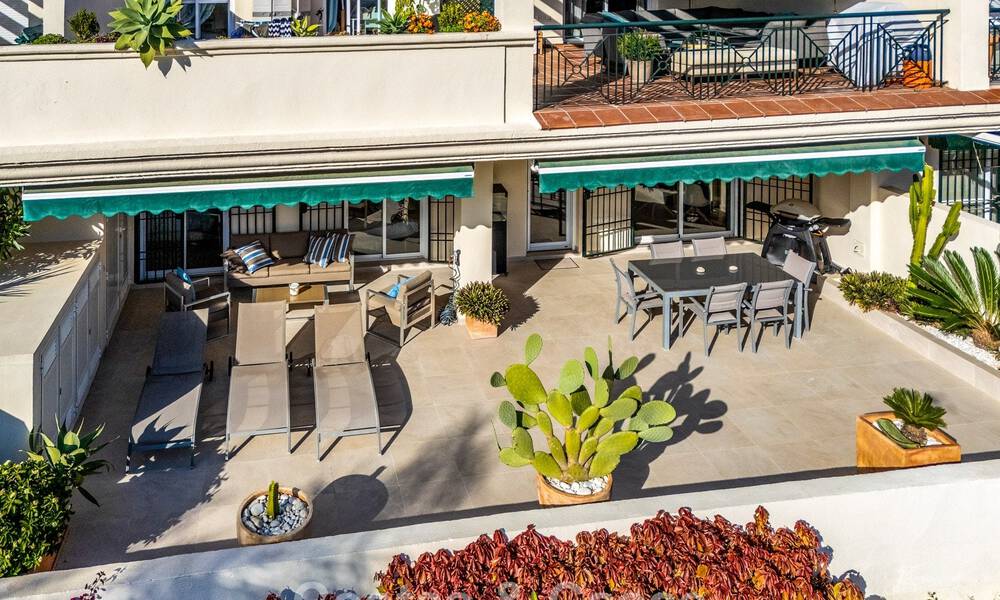 Appartement contemporain rénové à vendre à Nueva Andalucía, à distance de marche de la plage et de Puerto Banús, Marbella 790897