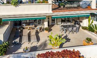 Appartement contemporain rénové à vendre à Nueva Andalucía, à distance de marche de la plage et de Puerto Banús, Marbella 790897 