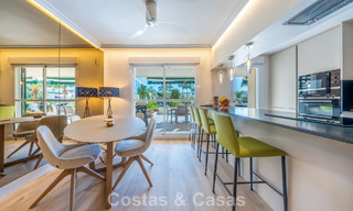 Appartement contemporain rénové à vendre à Nueva Andalucía, à distance de marche de la plage et de Puerto Banús, Marbella 790901 