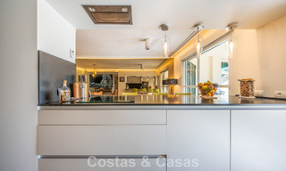 Appartement contemporain rénové à vendre à Nueva Andalucía, à distance de marche de la plage et de Puerto Banús, Marbella 790903 