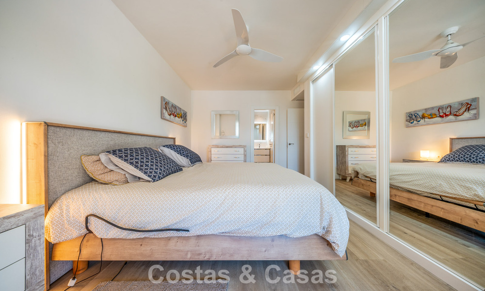 Appartement contemporain rénové à vendre à Nueva Andalucía, à distance de marche de la plage et de Puerto Banús, Marbella 790912