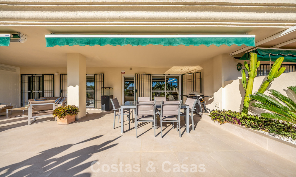 Appartement contemporain rénové à vendre à Nueva Andalucía, à distance de marche de la plage et de Puerto Banús, Marbella 790915