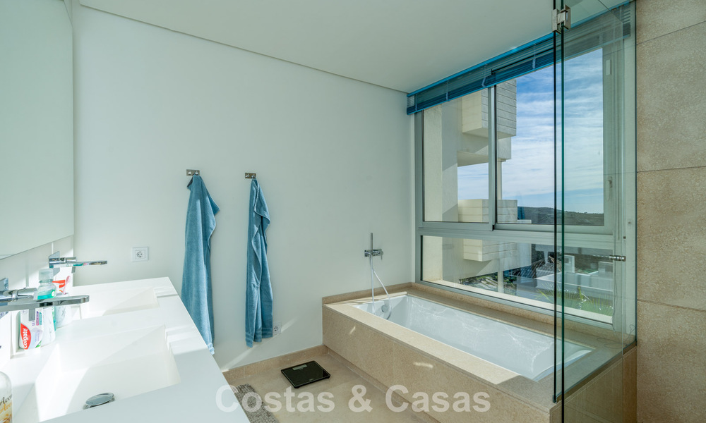 Appartement de luxe de 3 chambres à vendre avec vue panoramique sur la mer dans un resort privé à Marbella - Benahavis 791547