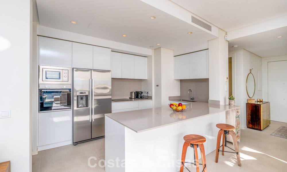 Appartement de luxe de 3 chambres à vendre avec vue panoramique sur la mer dans un resort privé à Marbella - Benahavis 791565