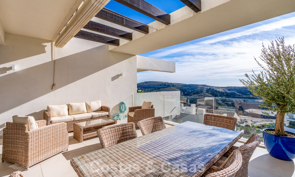 Appartement de luxe de 3 chambres à vendre avec vue panoramique sur la mer dans un resort privé à Marbella - Benahavis 791572