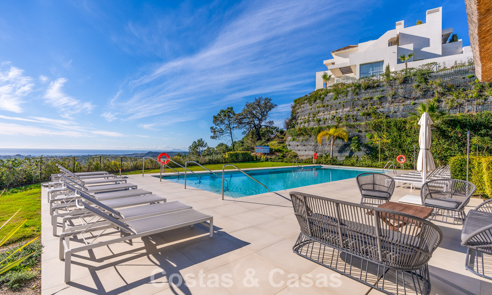 Appartement de luxe de 3 chambres à vendre avec vue panoramique sur la mer dans un resort privé à Marbella - Benahavis 791578