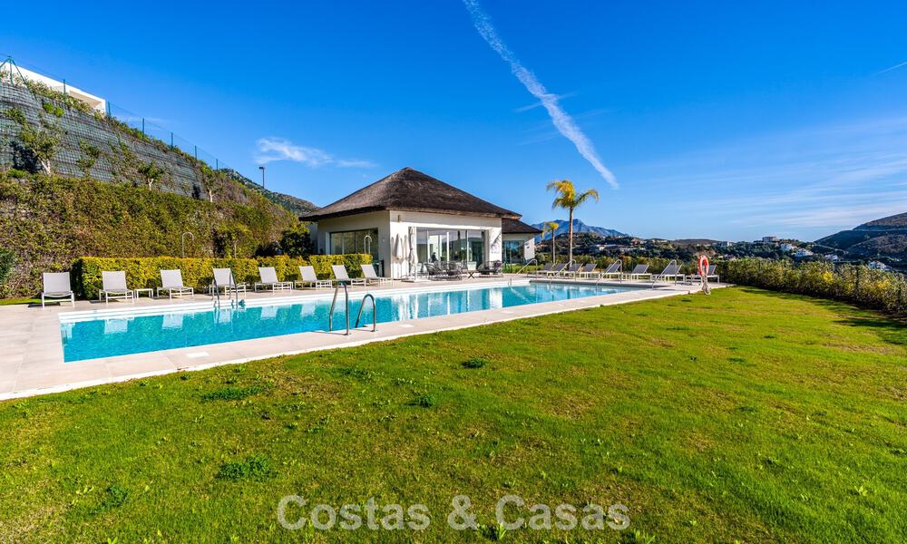 Appartement de luxe de 3 chambres à vendre avec vue panoramique sur la mer dans un resort privé à Marbella - Benahavis 791581