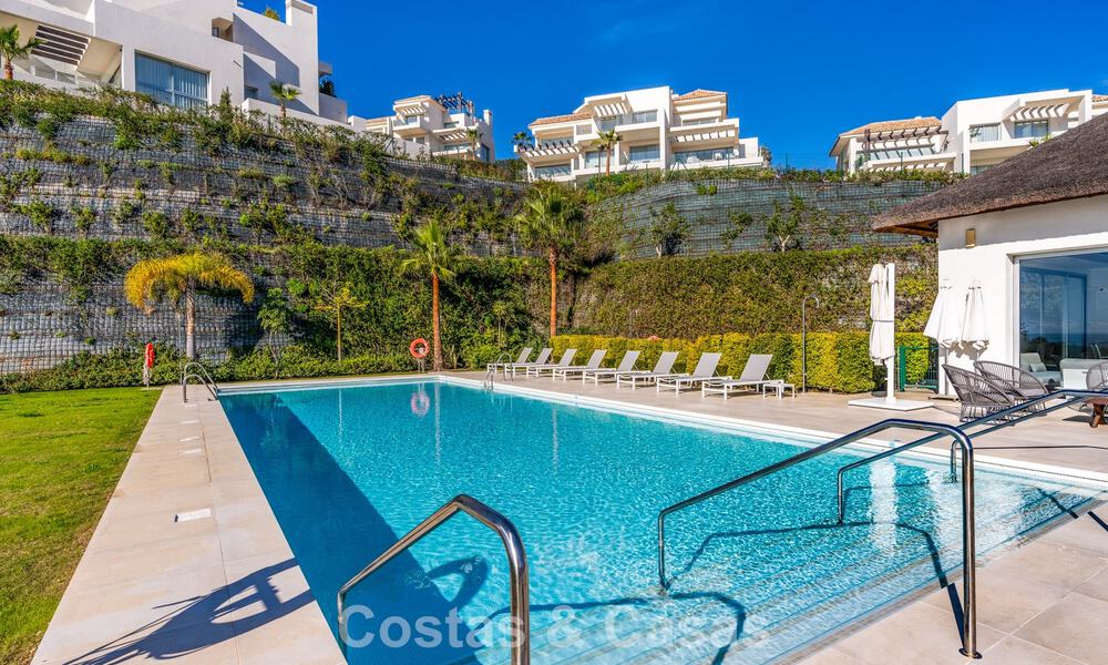 Appartement de luxe de 3 chambres à vendre avec vue panoramique sur la mer dans un resort privé à Marbella - Benahavis 791582