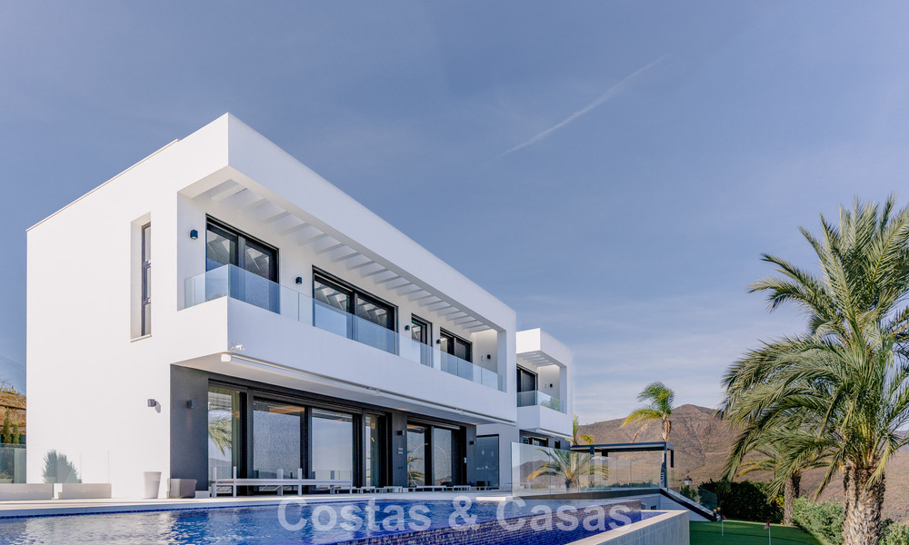 Villa de luxe moderne et entièrement neuve avec vue sur la mer à vendre dans un resort de golf à Mijas, Costa del Sol 791683