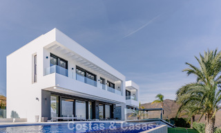 Villa de luxe moderne et entièrement neuve avec vue sur la mer à vendre dans un resort de golf à Mijas, Costa del Sol 791683 
