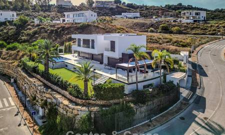 Villa de luxe moderne et entièrement neuve avec vue sur la mer à vendre dans un resort de golf à Mijas, Costa del Sol 791690