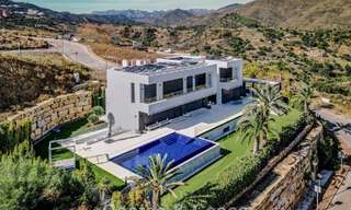 Villa de luxe moderne et entièrement neuve avec vue sur la mer à vendre dans un resort de golf à Mijas, Costa del Sol 791691 