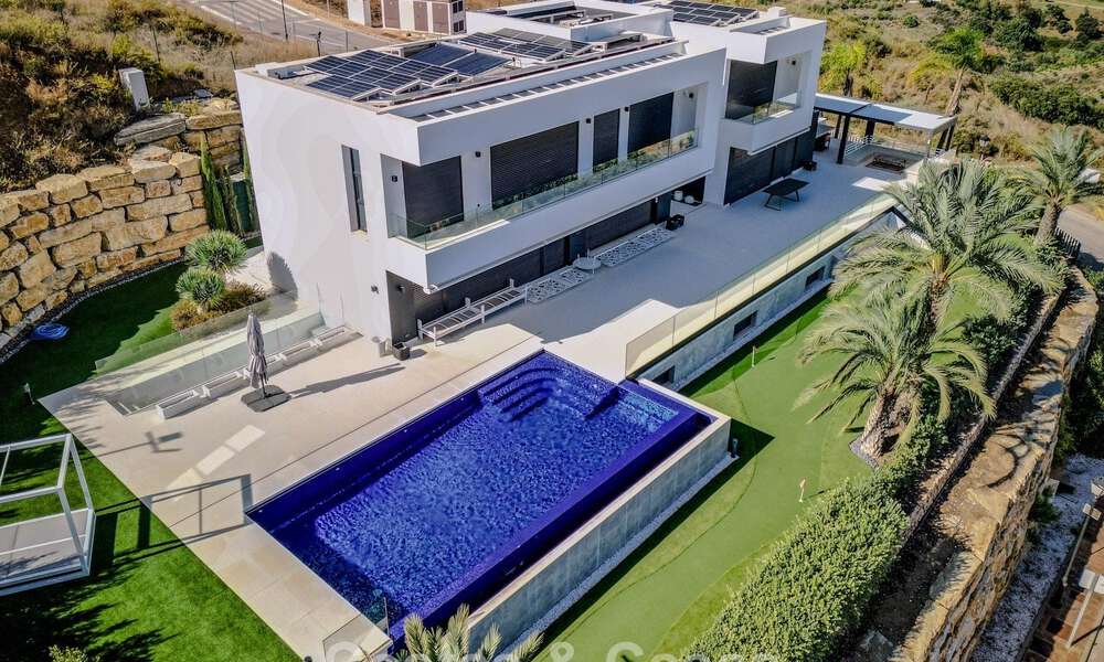 Villa de luxe moderne et entièrement neuve avec vue sur la mer à vendre dans un resort de golf à Mijas, Costa del Sol 791692