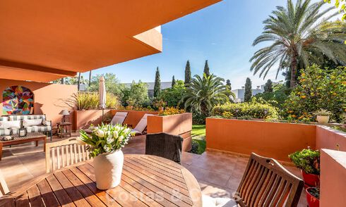 Appartement à vendre dans une urbanisation exclusive en bord de mer entre Puerto Banús et San Pedro, Marbella 792027