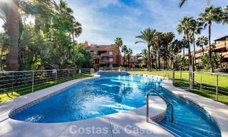 Appartement à vendre dans une urbanisation exclusive en bord de mer entre Puerto Banús et San Pedro, Marbella 792030 