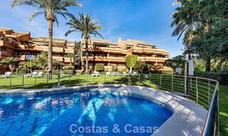 Appartement à vendre dans une urbanisation exclusive en bord de mer entre Puerto Banús et San Pedro, Marbella 792031 