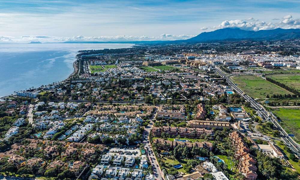 Appartement à vendre dans une urbanisation exclusive en bord de mer entre Puerto Banús et San Pedro, Marbella 792035