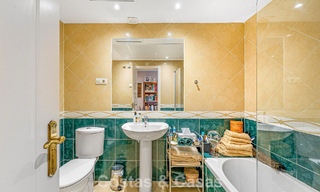 Appartement à vendre dans une urbanisation exclusive en bord de mer entre Puerto Banús et San Pedro, Marbella 792037 