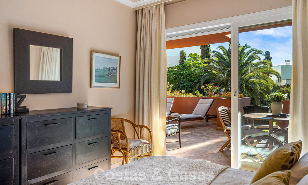 Appartement à vendre dans une urbanisation exclusive en bord de mer entre Puerto Banús et San Pedro, Marbella 792041