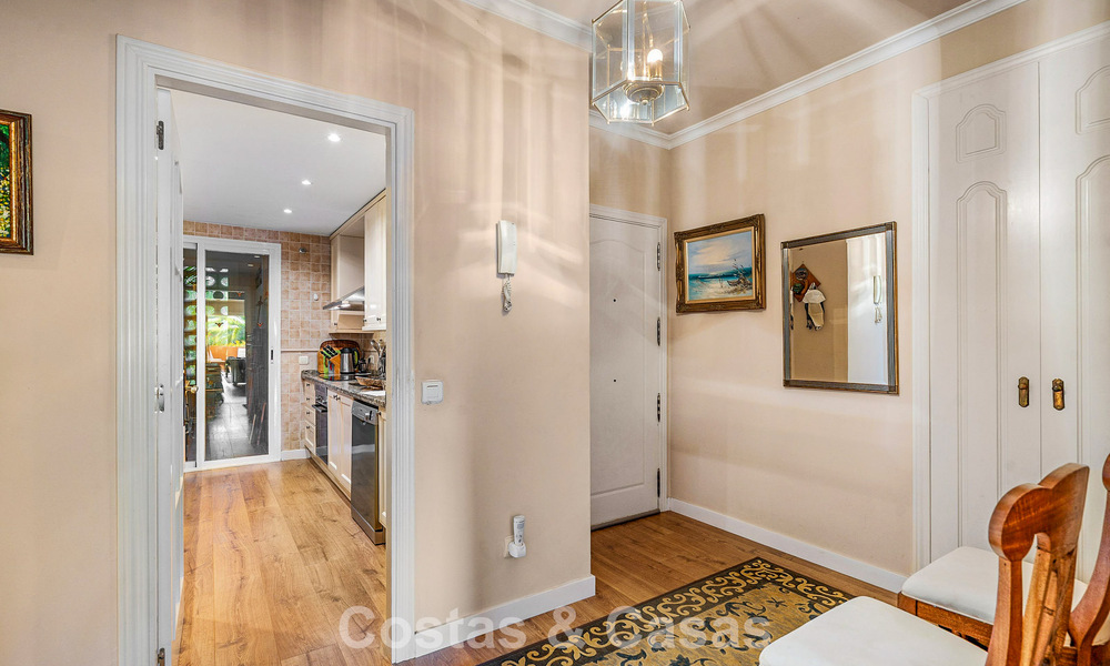 Appartement à vendre dans une urbanisation exclusive en bord de mer entre Puerto Banús et San Pedro, Marbella 792046