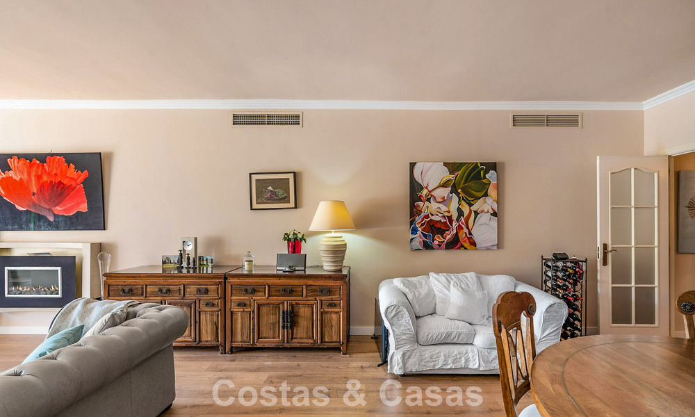 Appartement à vendre dans une urbanisation exclusive en bord de mer entre Puerto Banús et San Pedro, Marbella 792048