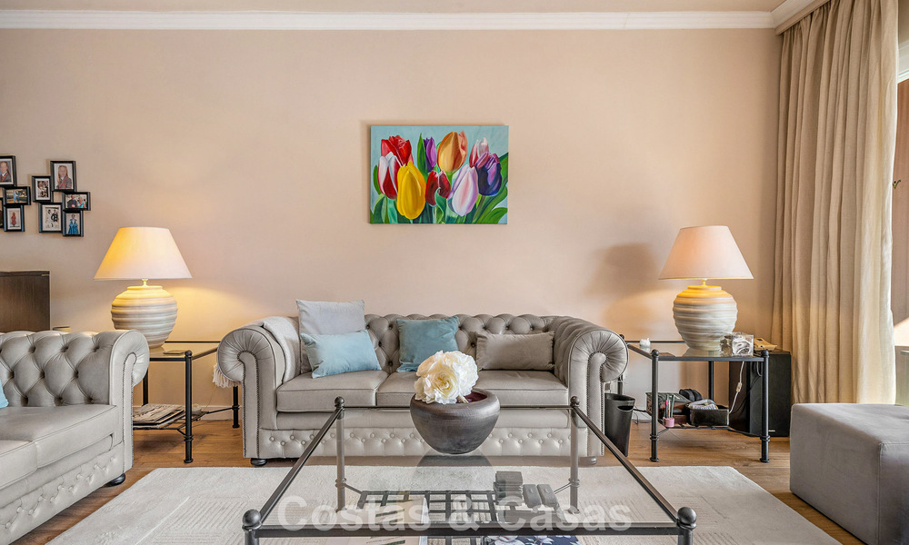 Appartement à vendre dans une urbanisation exclusive en bord de mer entre Puerto Banús et San Pedro, Marbella 792051