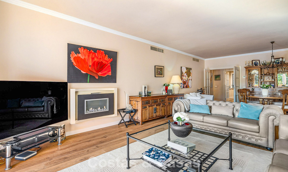 Appartement à vendre dans une urbanisation exclusive en bord de mer entre Puerto Banús et San Pedro, Marbella 792052