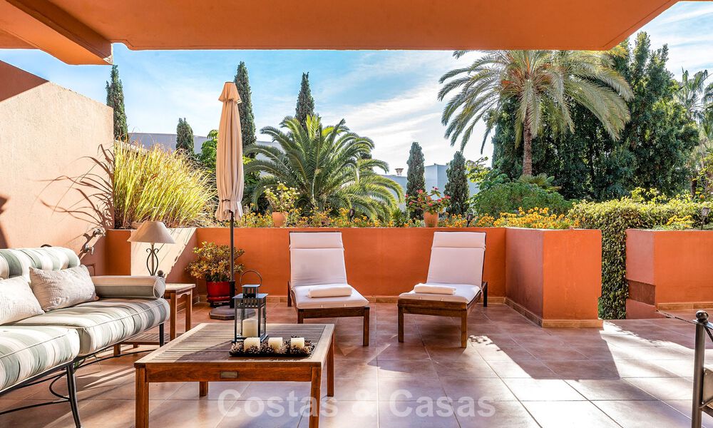 Appartement à vendre dans une urbanisation exclusive en bord de mer entre Puerto Banús et San Pedro, Marbella 792054