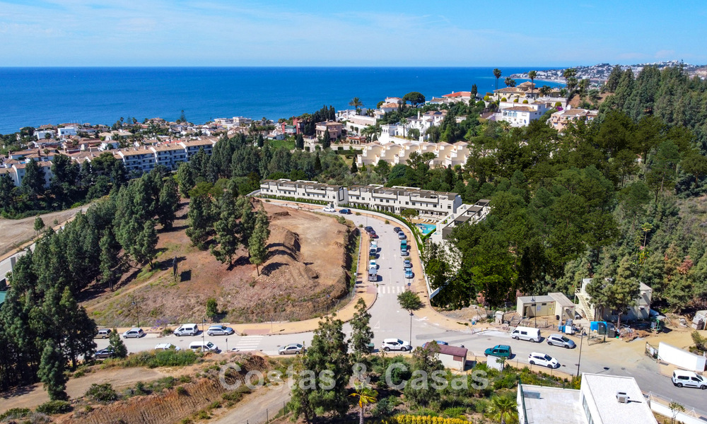 Maisons de ville contemporaines au design moderne à vendre dans un environnement golfique à Mijas Costa, Costa del Sol 791837