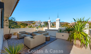 Penthouse rénové de style contemporain avec piscine privée et vue panoramique sur la mer à Nueva Andalucía, Marbella 792147 