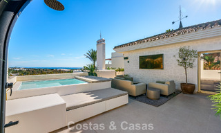 Penthouse rénové de style contemporain avec piscine privée et vue panoramique sur la mer à Nueva Andalucía, Marbella 792150 