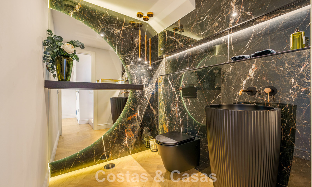 Penthouse rénové de style contemporain avec piscine privée et vue panoramique sur la mer à Nueva Andalucía, Marbella 792153