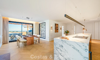 Penthouse rénové de style contemporain avec piscine privée et vue panoramique sur la mer à Nueva Andalucía, Marbella 792163 