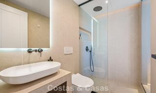 Penthouse rénové de style contemporain avec piscine privée et vue panoramique sur la mer à Nueva Andalucía, Marbella 792165 