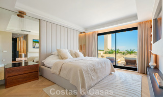Penthouse rénové de style contemporain avec piscine privée et vue panoramique sur la mer à Nueva Andalucía, Marbella 792170 
