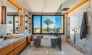 Penthouse rénové de style contemporain avec piscine privée et vue panoramique sur la mer à Nueva Andalucía, Marbella 792171 