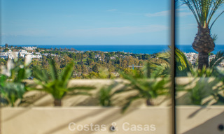 Penthouse rénové de style contemporain avec piscine privée et vue panoramique sur la mer à Nueva Andalucía, Marbella 792176 