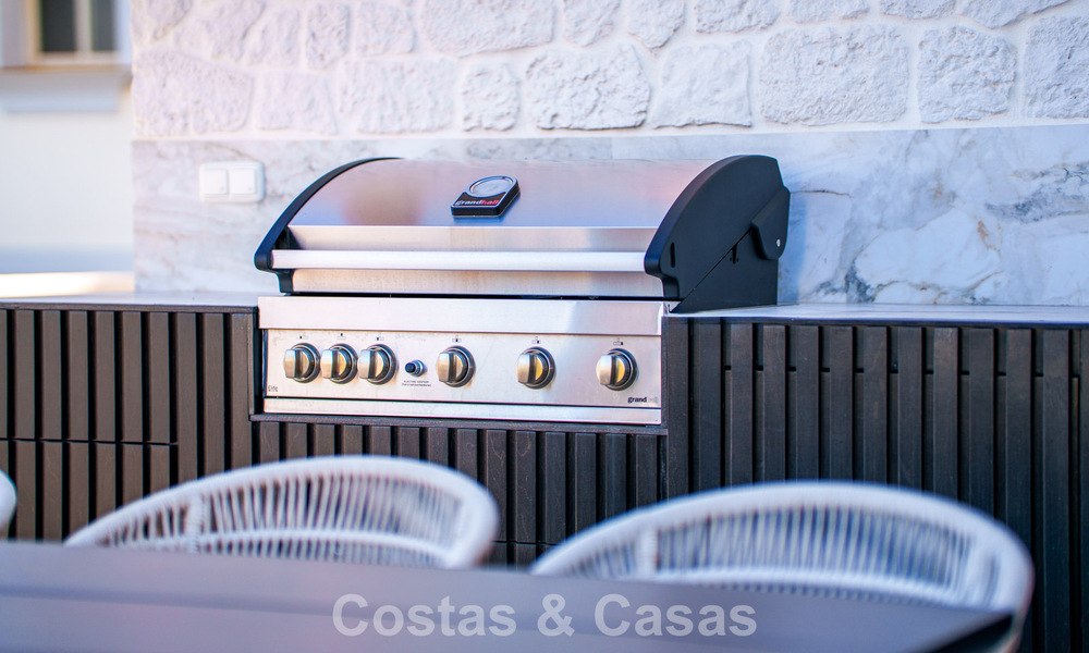 Penthouse rénové de style contemporain avec piscine privée et vue panoramique sur la mer à Nueva Andalucía, Marbella 792177