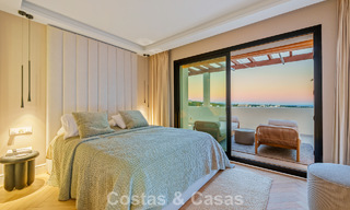Penthouse rénové de style contemporain avec piscine privée et vue panoramique sur la mer à Nueva Andalucía, Marbella 792178 